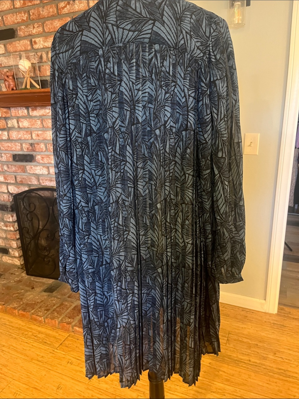 Garnet Hill Navy and Black Leaf-Print Long-Sleeve Dress - Picture 5 of 6